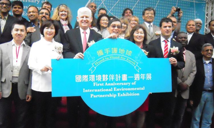 On April 22, Earth Day, the EPA officials join Taiwan Environmental Protection Administration Minister Wei Kuo-yen and other officials at a ceremony to commemorate the first anniversary of the International Environmental Partnership