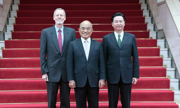 AIT Director Brent Christensen met with Premier Su Tseng-chang and Foreign Minister Joseph Wu at the Executive Yuan (Photo Credit: Executive Yuan)