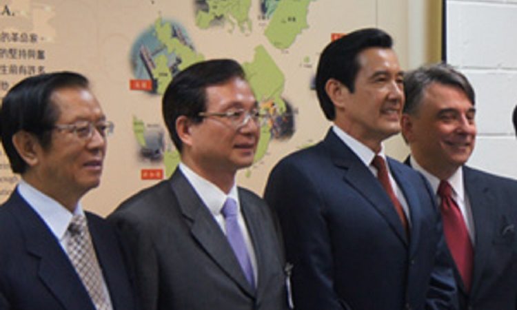 Taiwan's Foreign Minister Timothy Yang, Education Minister Wu Ching-ji, and President Ma Ying-jeou join AIT Director William Stanton at the opening ceremony of "Dr. Sun Yat-sen and the United States" exhibit. (Photo: AIT Images)