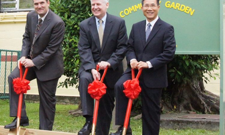(L-R) AIT Green Team leader Michael Graham, AIT Director Christopher Marut and Chen Yeong-ren, Secretary-General of the Taipei city government jointly inaugurated the AIT Community Garden on Earth Day 2014. (Photo: AIT Images)