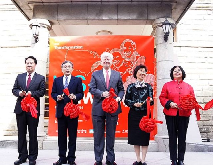 Opening of the "Tradition and Transformation: U.S.-Taiwan Relations, 1979-2014" exhibit (Photo: AIT Images)