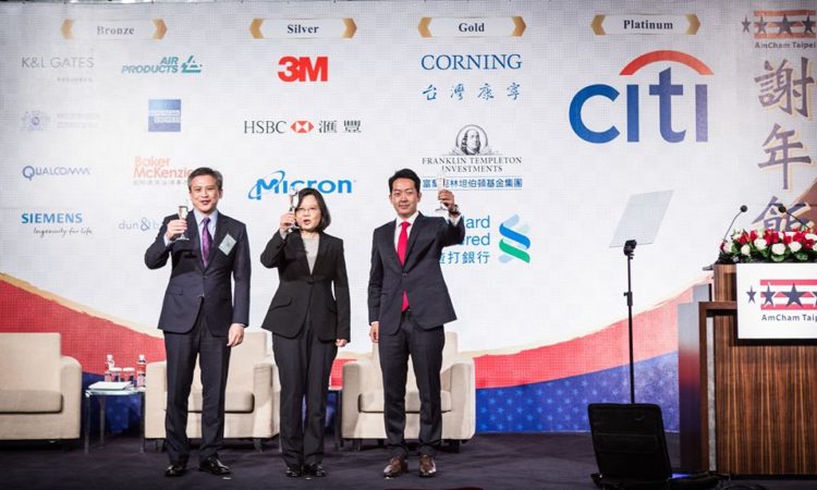 AIT Director Kin Moy joined President Tsai on stage at the American Chamber of Commerce in Taipei's Hsieh Nien Fan to applaud AmCham's work on behalf of the U.S. business community. (Photo: Courtesy of the American Chamber of Commerce in Taipei.)