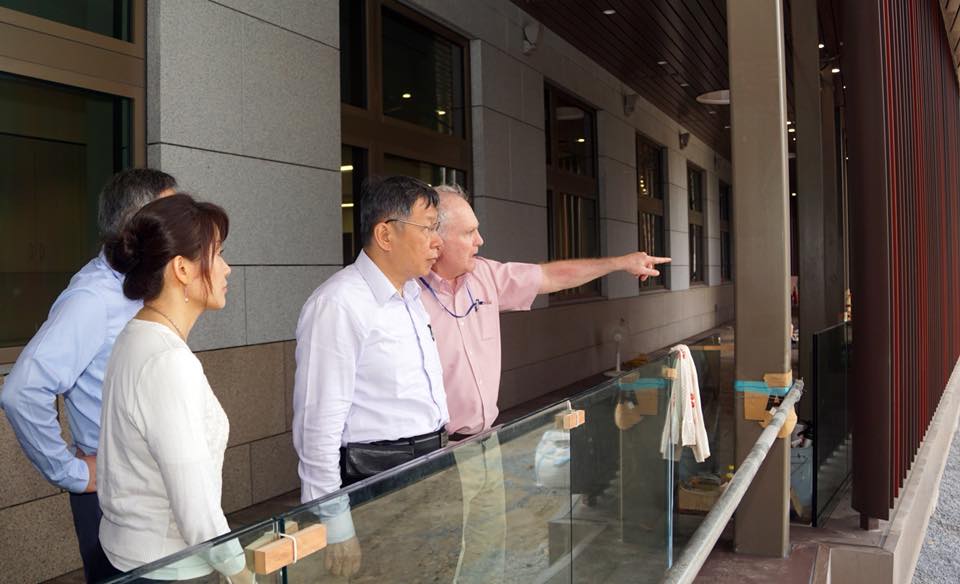 Taipei Mayor Ko Wen-je to the new AIT building in Neihu