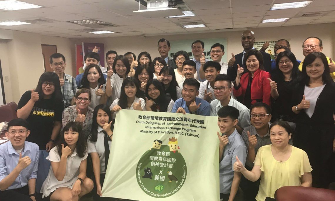 U.S. EPA Principal Deputy Assistant Administrator Jane Nishida met with students preparing to attend a U.S.-Taiwan environmental summit. (July 13, 2018, AIT Images)